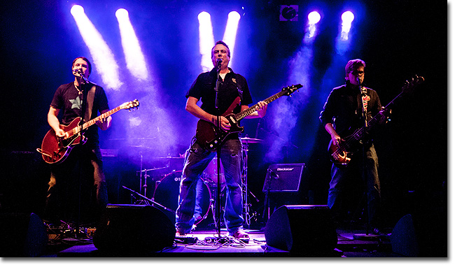 Caste rock band live image from YO-talo with Arto Lehtiniemi, Rolf Koski, Juhani Haaparanta, David Isherwood, and Timka Sepp&auml;nen